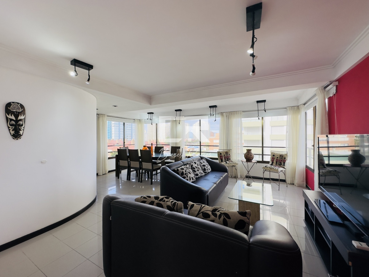 Apartamento ID.703 - Apartamento en venta, 3 dormitorios, vista al mar, primera linea, playa mansa.