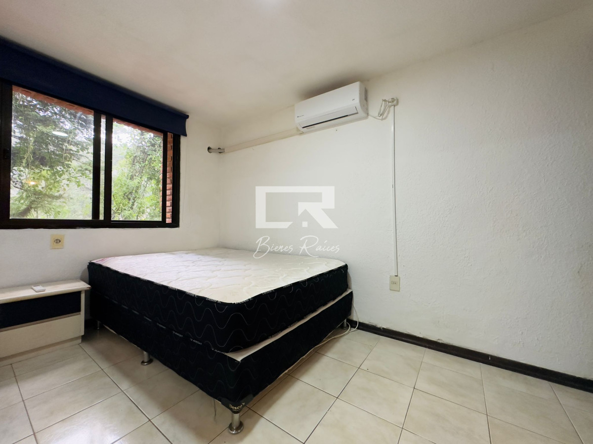 Apartamento ID.641 - Venta de apartamento y Alquiler Anual, Excelente ubicación, 1 dormitorio, garage.