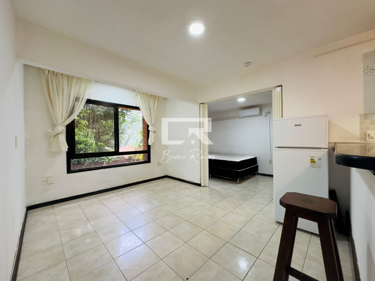 Apartamento ID.641 - Venta de apartamento y Alquiler Anual, Excelente ubicación, 1 dormitorio, garage.