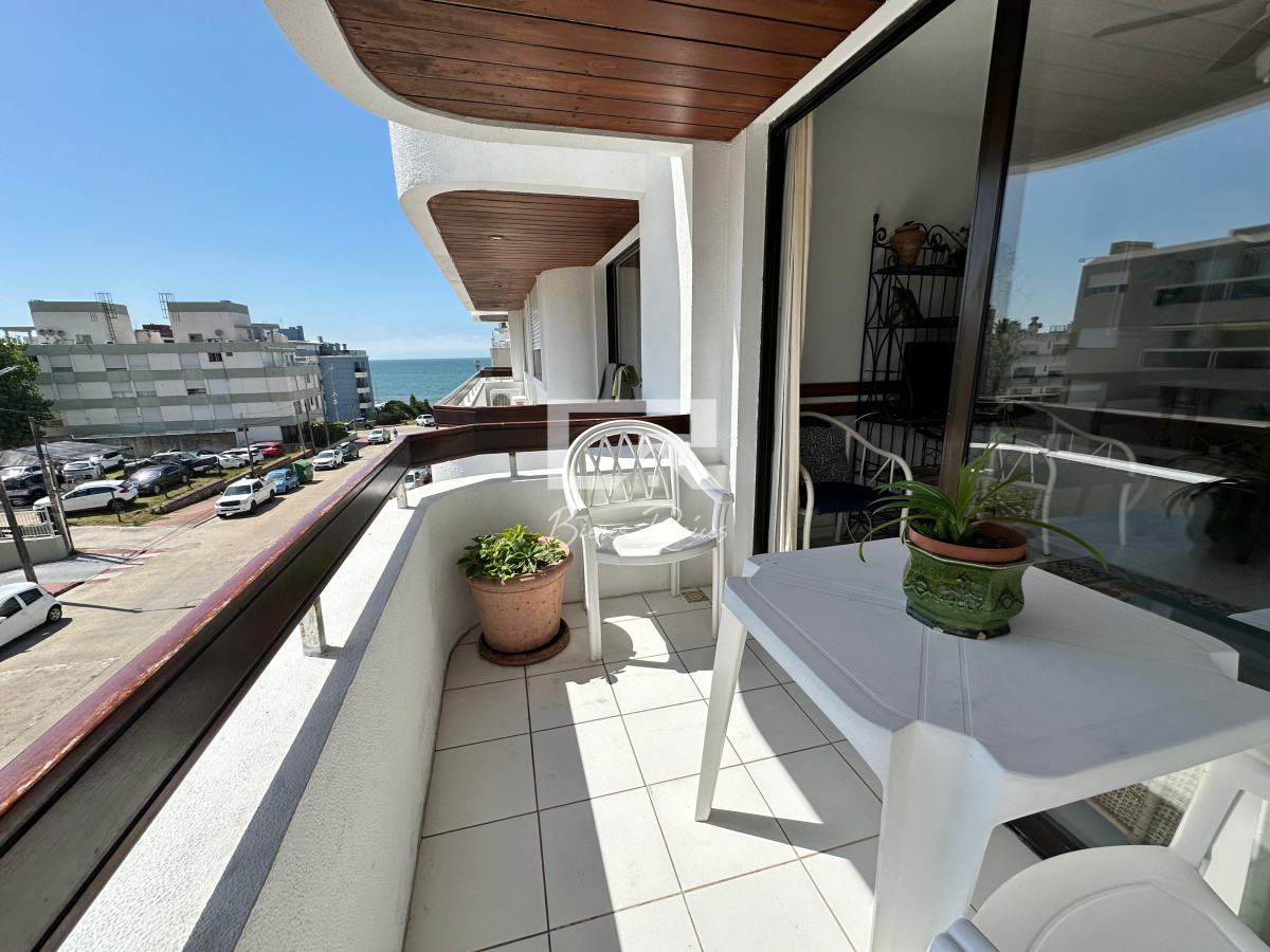 Apartamento ID.849 - Apartamento de dos dormitorios en venta en Punta del Este.-