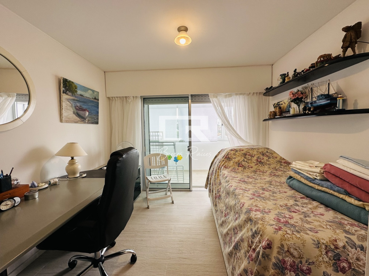 Apartamento ID.221 - Venta de apartamento de 4 dormitorios en Punta de Este