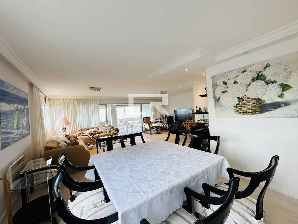 Apartamento ID.221 - Venta de apartamento de 4 dormitorios en Punta de Este