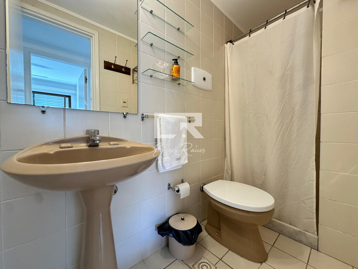 Apartamento ID.849 - Apartamento de dos dormitorios en venta en Punta del Este.-