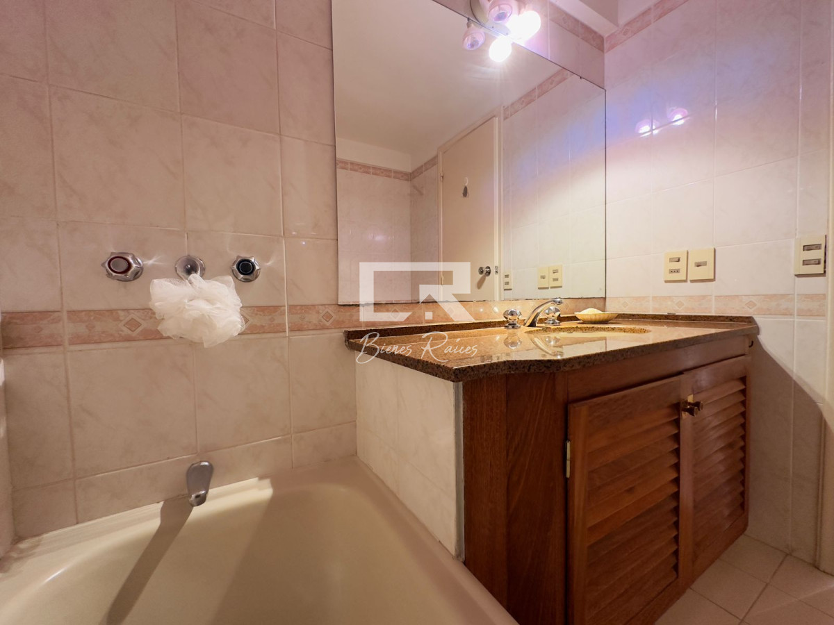 Apartamento ID.614 - Apto en venta de 2 dormitorios, 2 baños, Punta del este. 