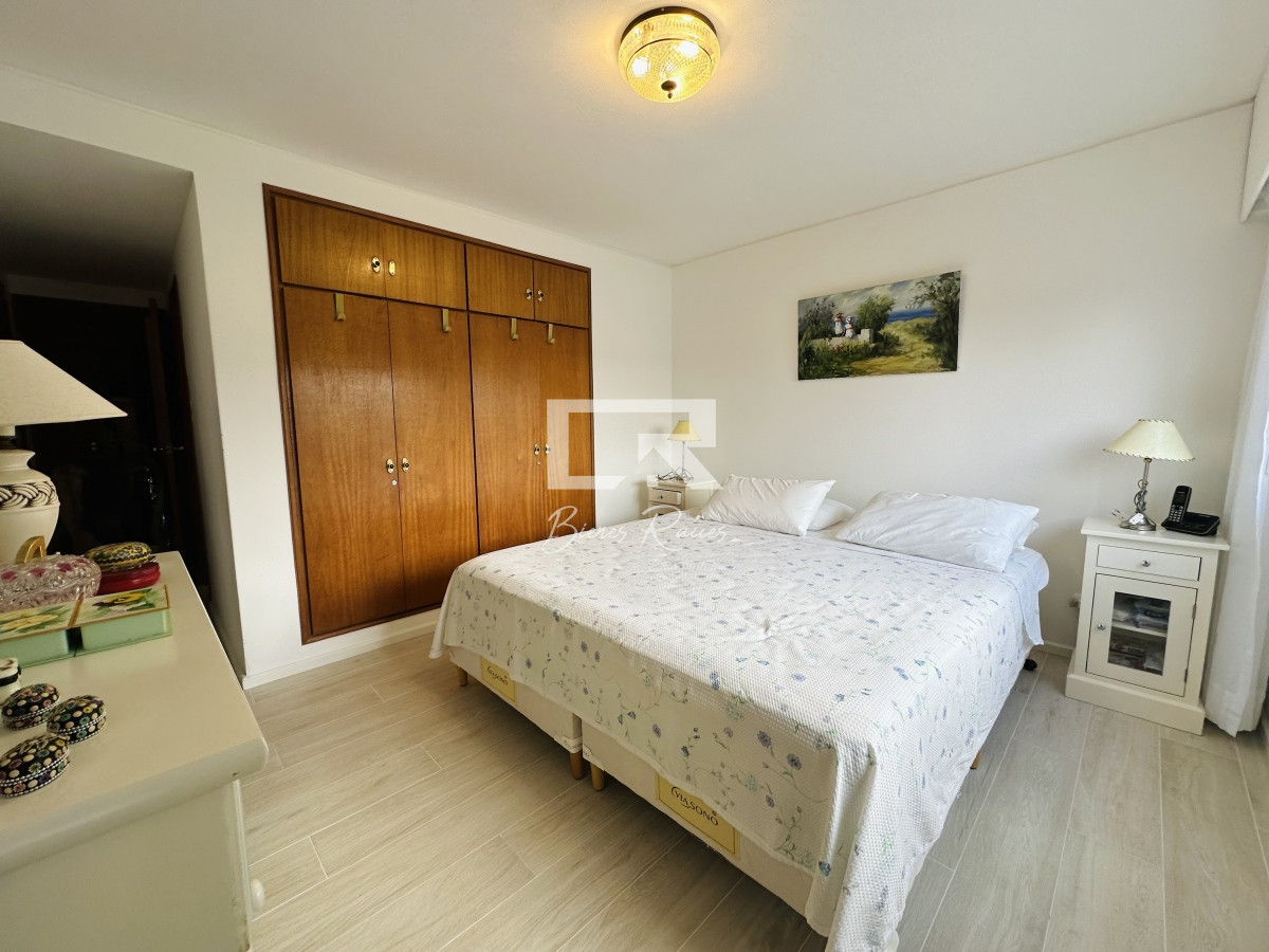 Apartamento ID.221 - Venta de apartamento de 4 dormitorios en Punta de Este