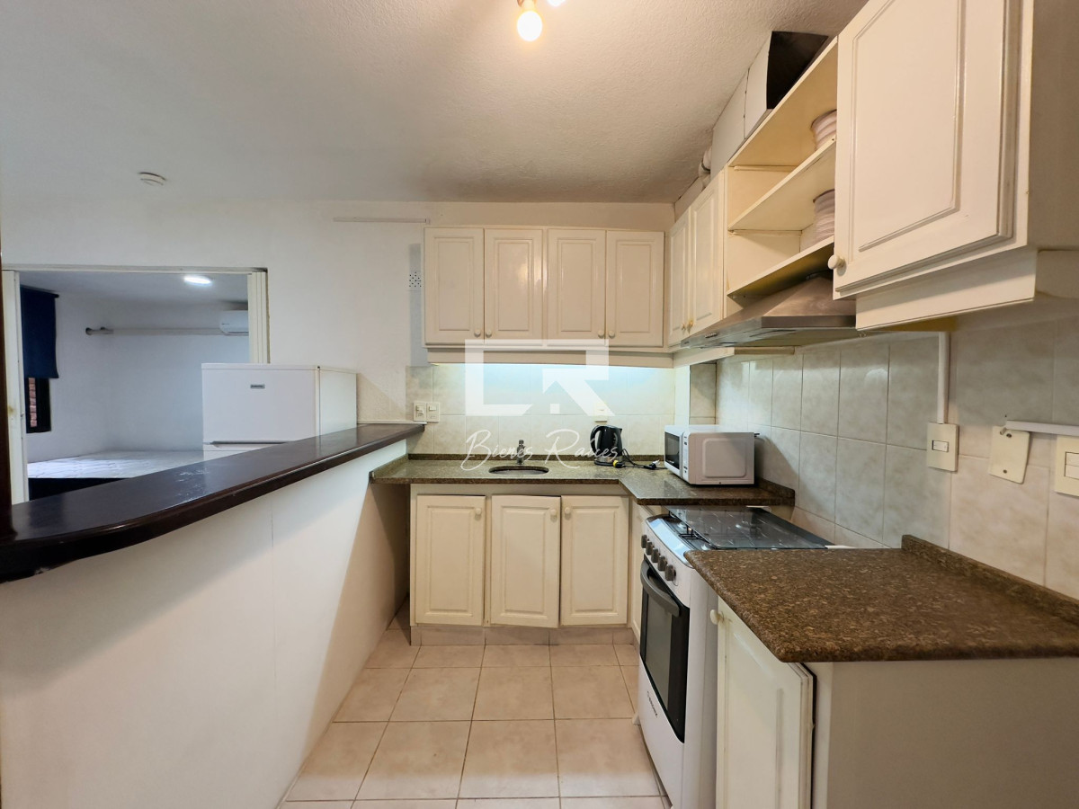 Apartamento ID.641 - Venta de apartamento y Alquiler Anual, Excelente ubicación, 1 dormitorio, garage.