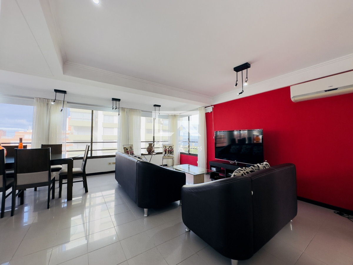 Apartamento ID.703 - Apartamento en venta, 3 dormitorios, vista al mar, primera linea, playa mansa.