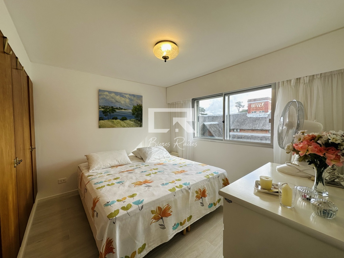 Apartamento ID.221 - Venta de apartamento de 4 dormitorios en Punta de Este
