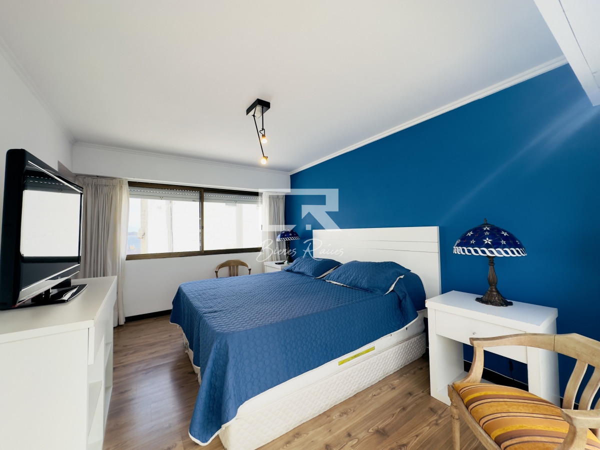 Apartamento ID.703 - Apartamento en venta, 3 dormitorios, vista al mar, primera linea, playa mansa.