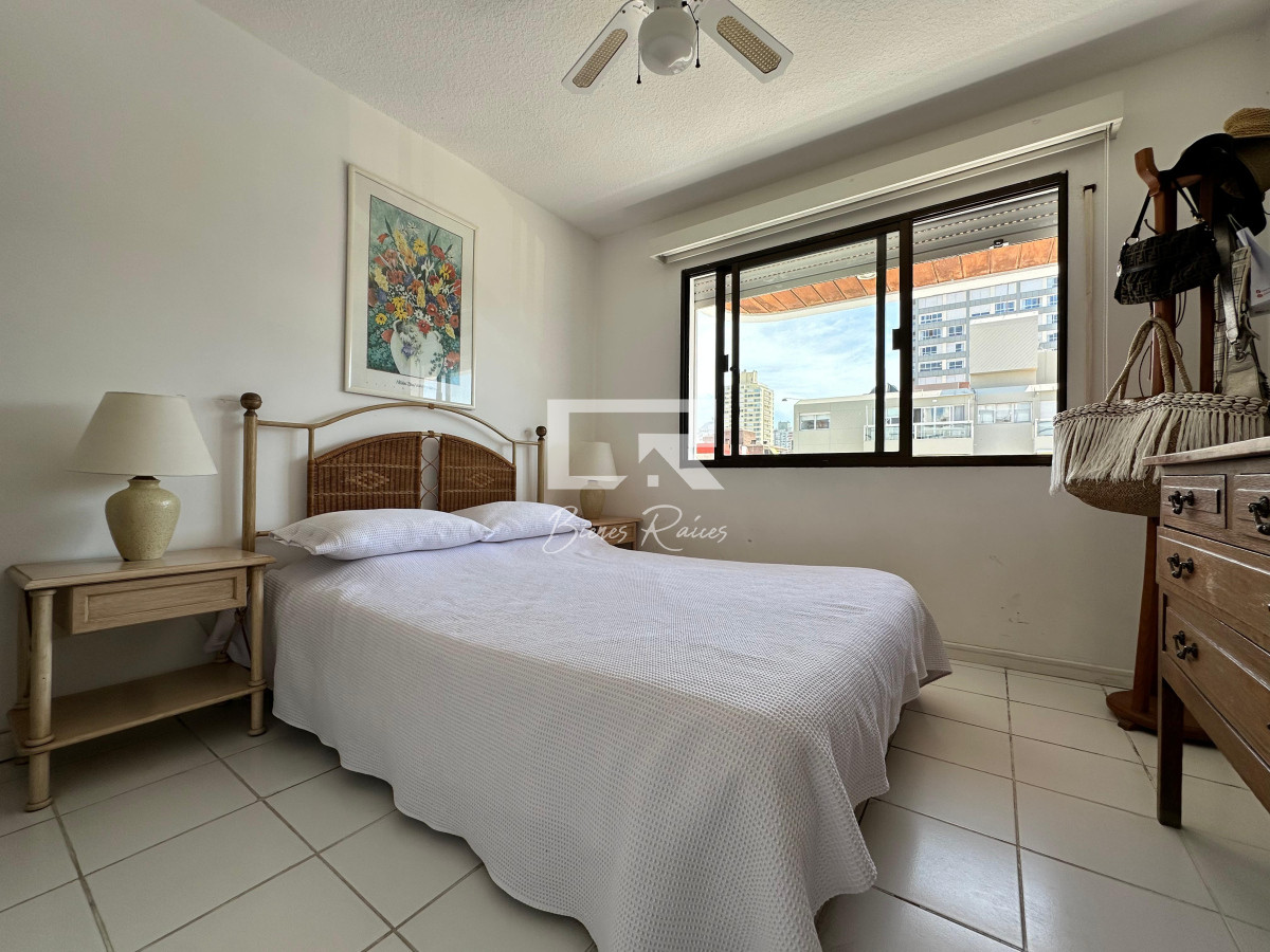 Apartamento ID.849 - Apartamento de dos dormitorios en venta en Punta del Este.-