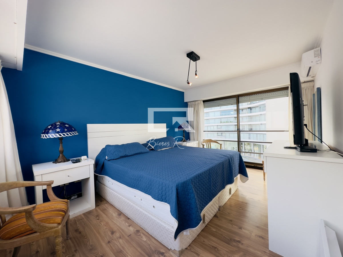 Apartamento ID.703 - Apartamento en venta, 3 dormitorios, vista al mar, primera linea, playa mansa.