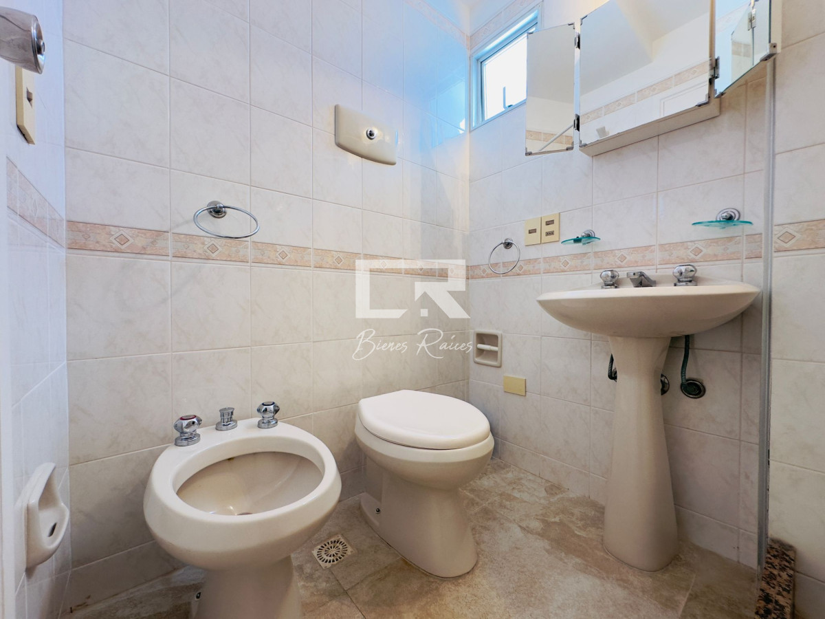 Apartamento ID.704 - Apartamento en VENTA y alquiler, 3 dormitorios, 2 baños, reciclado.