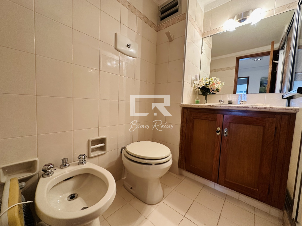 Apartamento ID.221 - Venta de apartamento de 4 dormitorios en Punta de Este