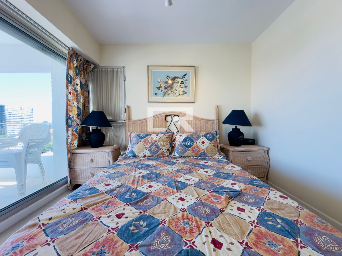 Apartamento ID.704 - Apartamento en VENTA y alquiler, 3 dormitorios, 2 baños, reciclado.