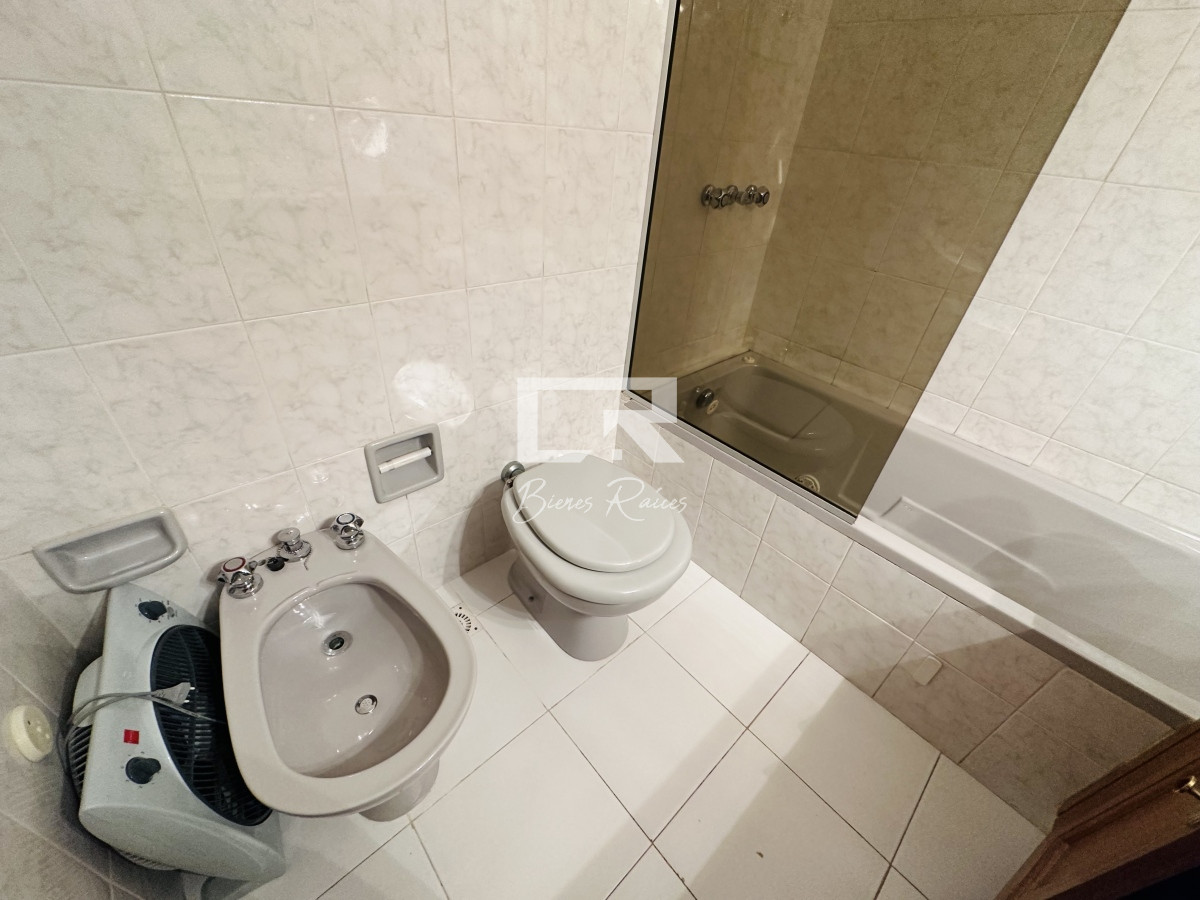 Apartamento ID.221 - Venta de apartamento de 4 dormitorios en Punta de Este