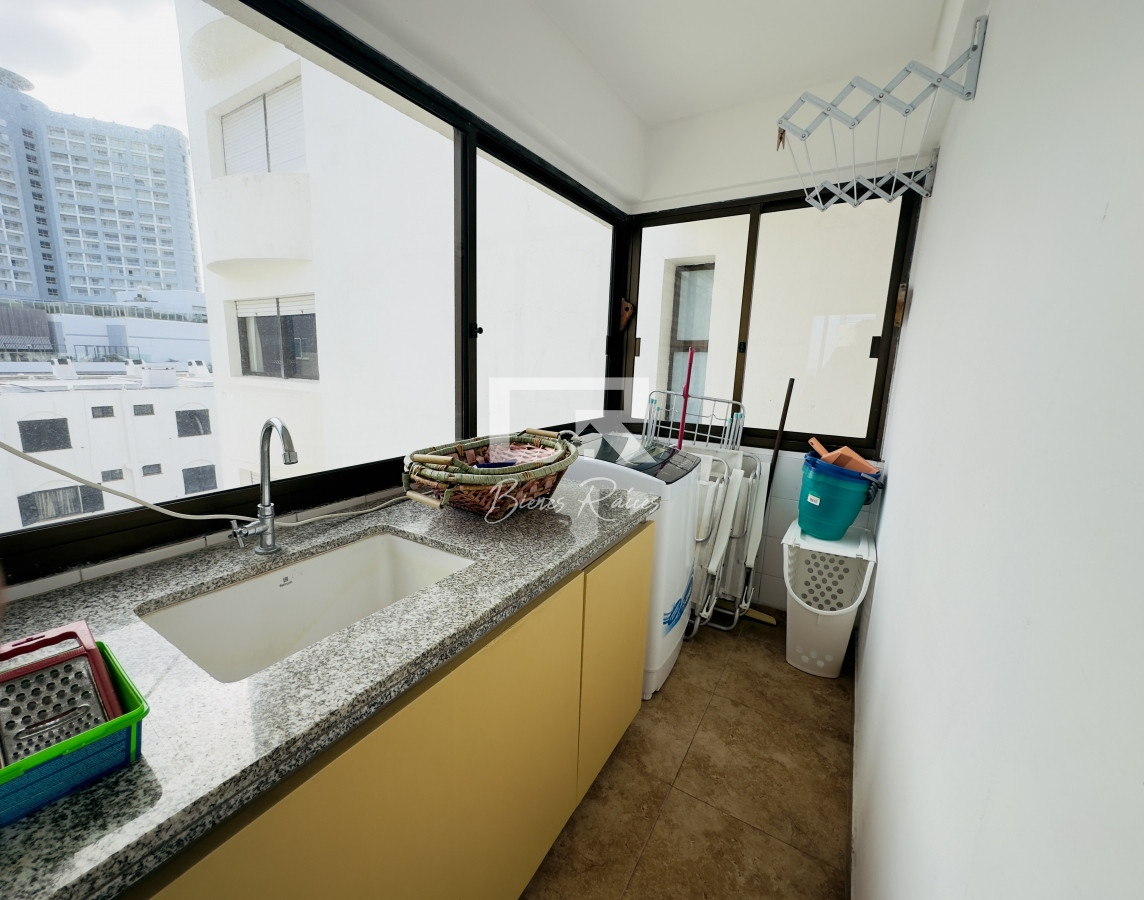 Apartamento ID.703 - Apartamento en venta, 3 dormitorios, vista al mar, primera linea, playa mansa.