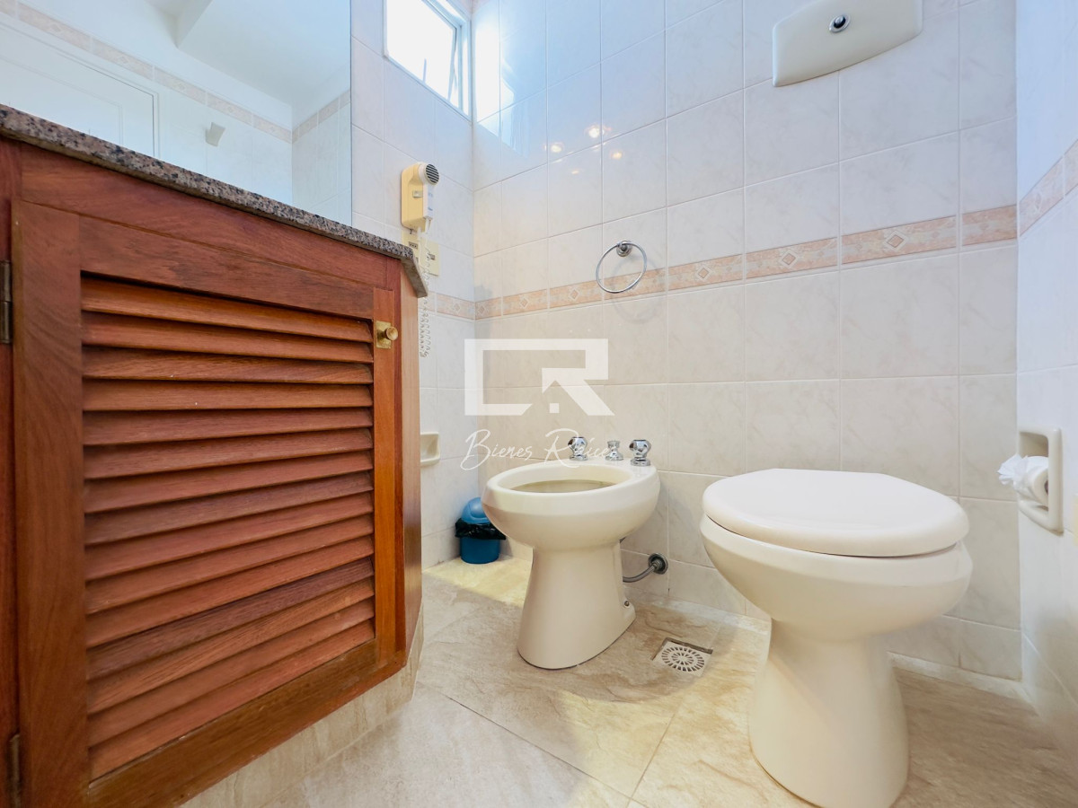 Apartamento ID.704 - Apartamento en VENTA y alquiler, 3 dormitorios, 2 baños, reciclado.