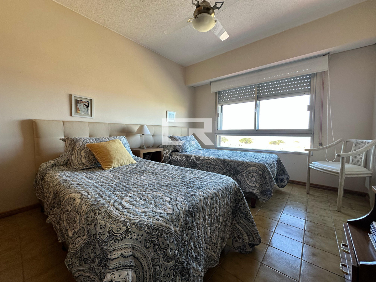Apartamento ID.848 - Apartamento de 2 dormitorios en alquiler y venta en Punta del Este