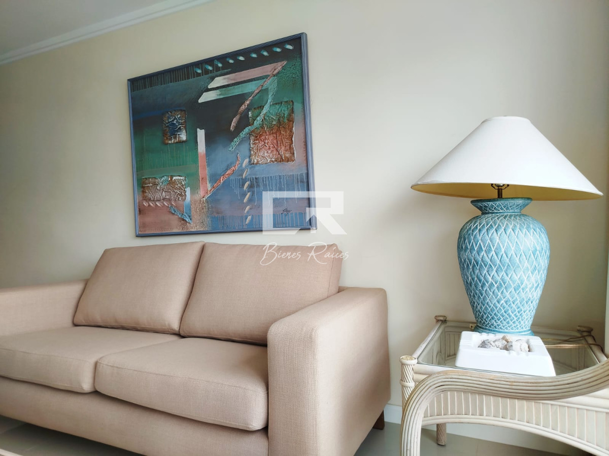 Apartamento ID.704 - Apartamento en VENTA y alquiler, 3 dormitorios, 2 baños, reciclado.