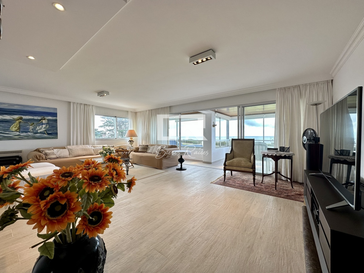 Apartamento ID.221 - Venta de apartamento de 4 dormitorios en Punta de Este