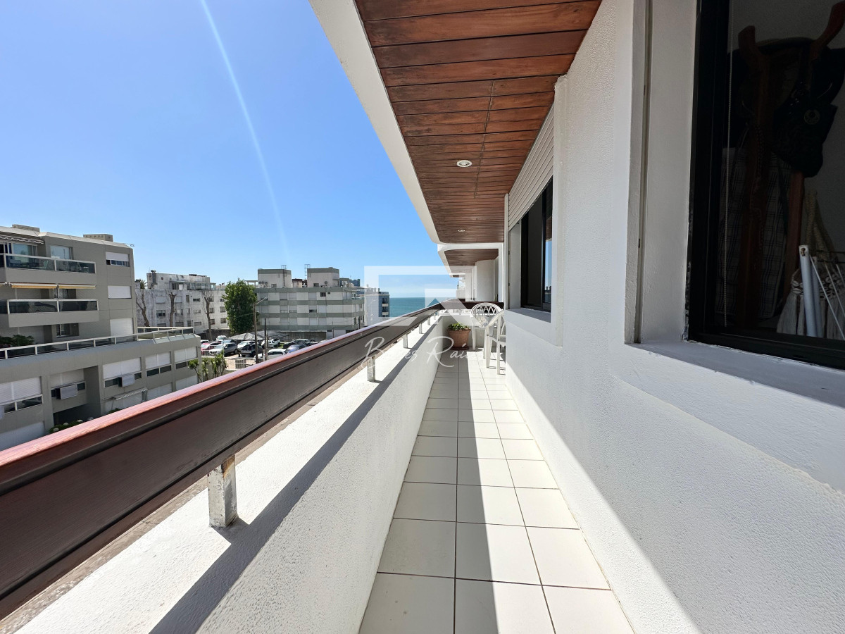 Apartamento ID.849 - Apartamento de dos dormitorios en venta en Punta del Este.-