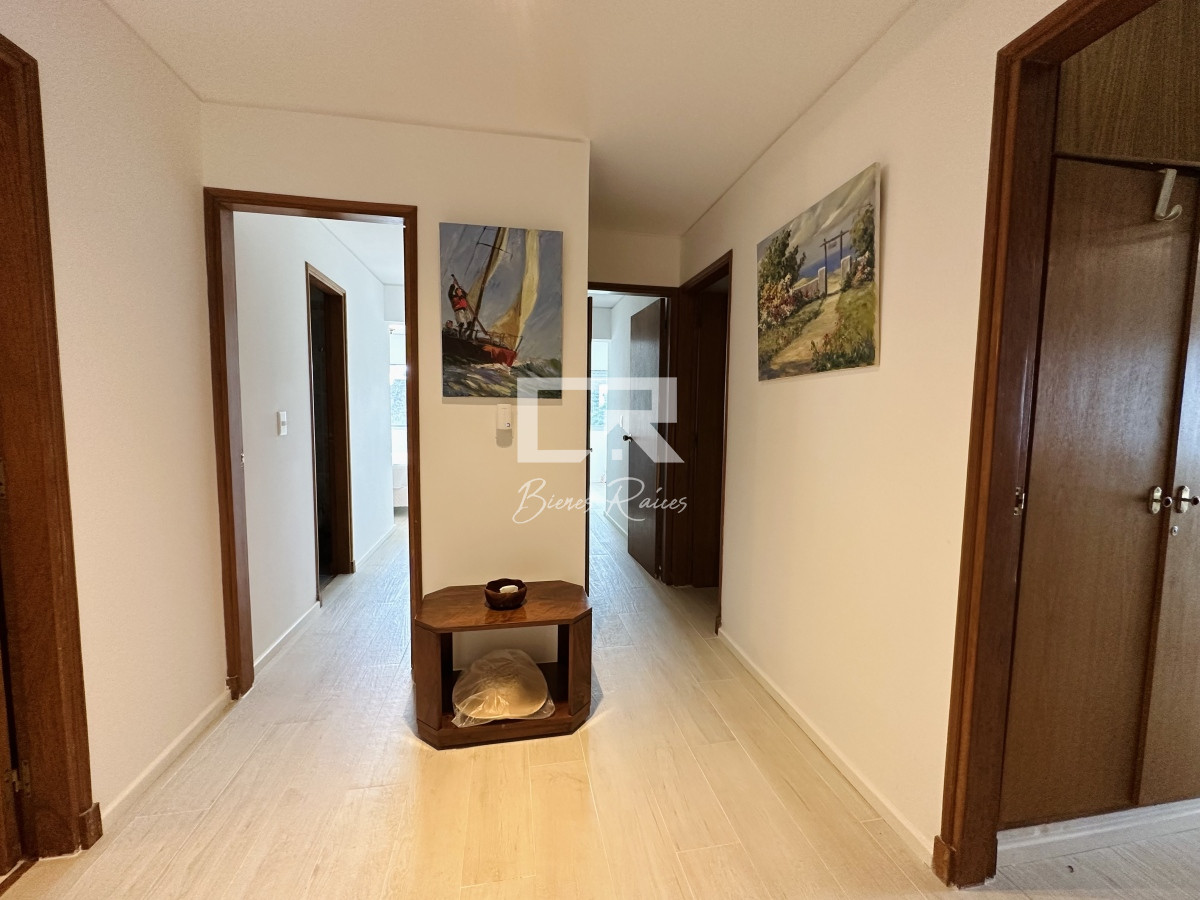Apartamento ID.221 - Venta de apartamento de 4 dormitorios en Punta de Este