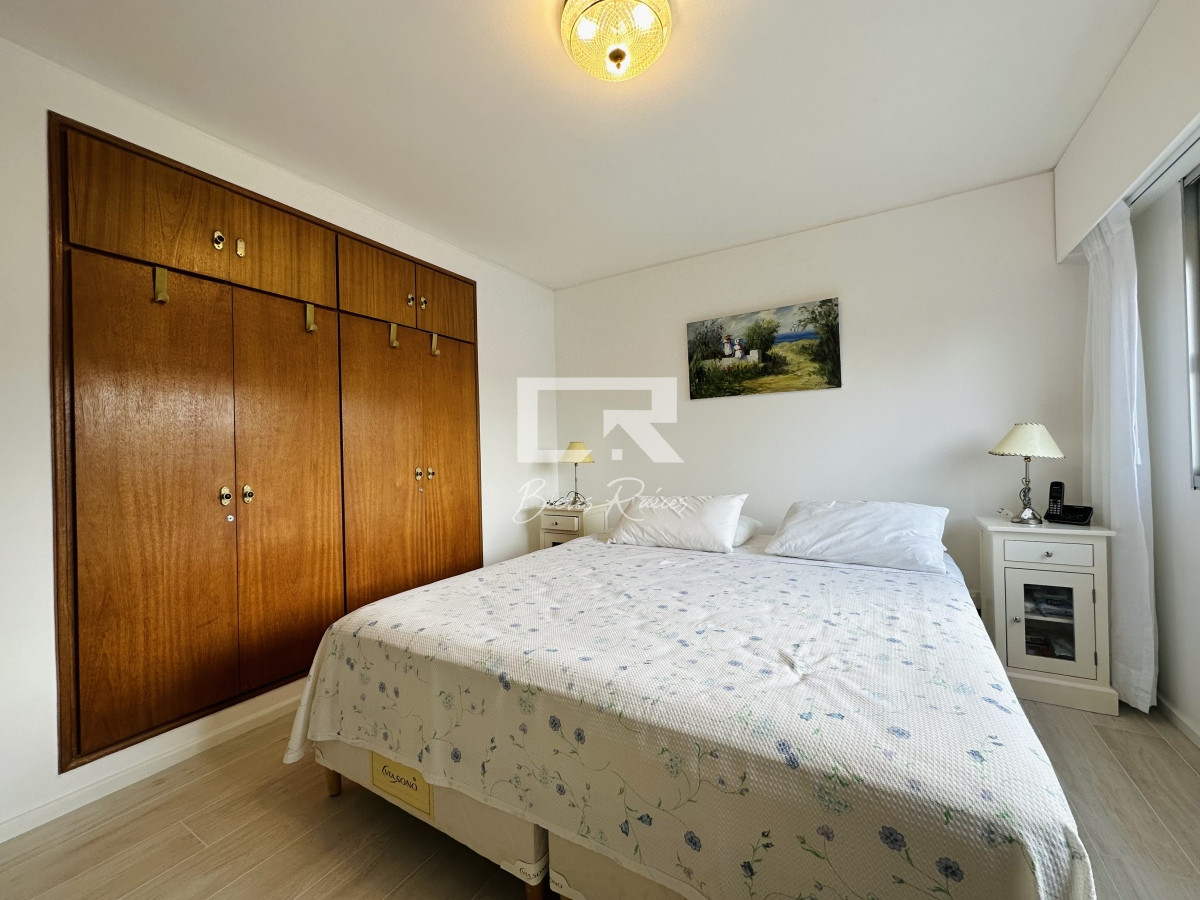 Apartamento ID.221 - Venta de apartamento de 4 dormitorios en Punta de Este