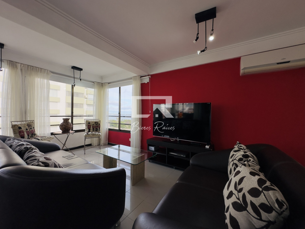 Apartamento ID.703 - Apartamento en venta, 3 dormitorios, vista al mar, primera linea, playa mansa.