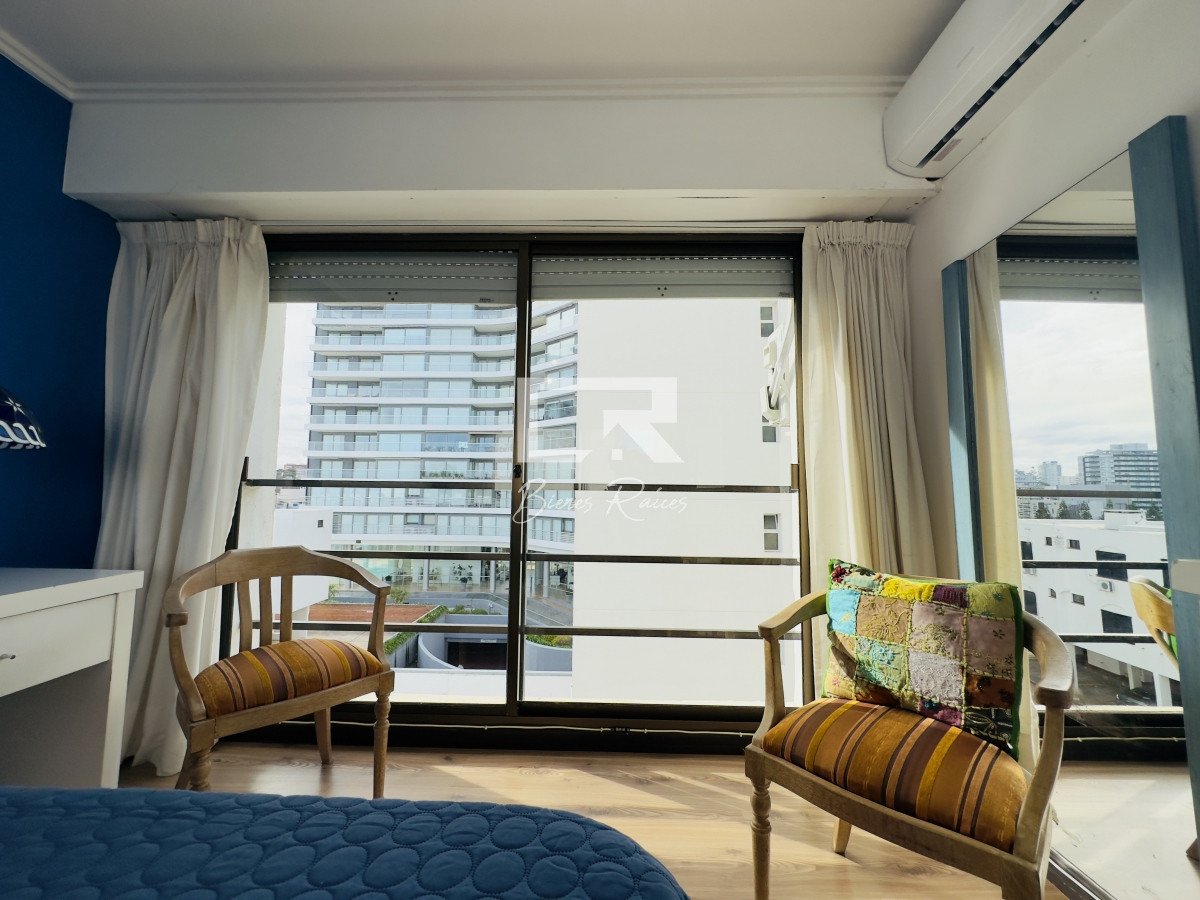 Apartamento ID.703 - Apartamento en venta, 3 dormitorios, vista al mar, primera linea, playa mansa.