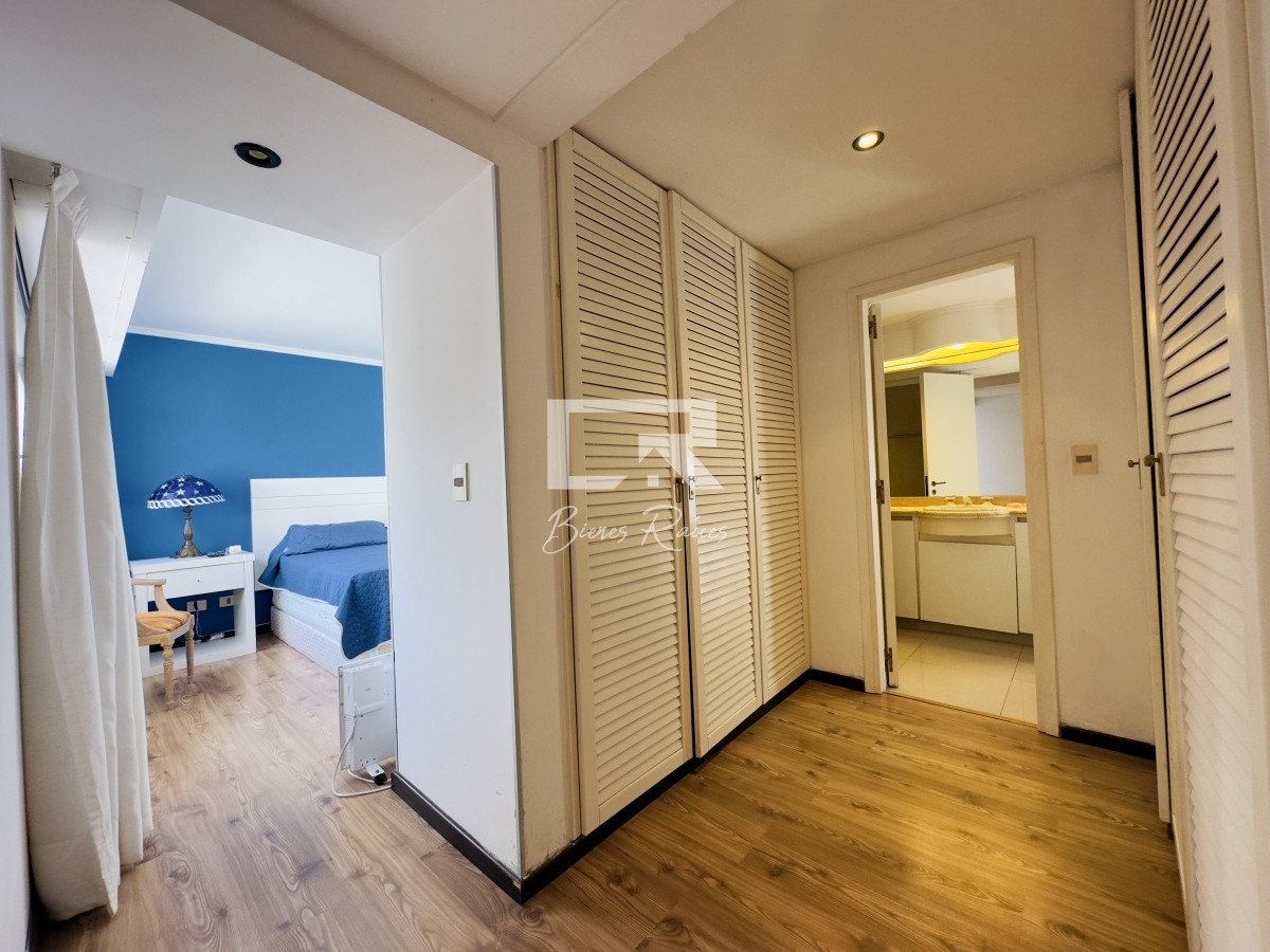 Apartamento ID.703 - Apartamento en venta, 3 dormitorios, vista al mar, primera linea, playa mansa.