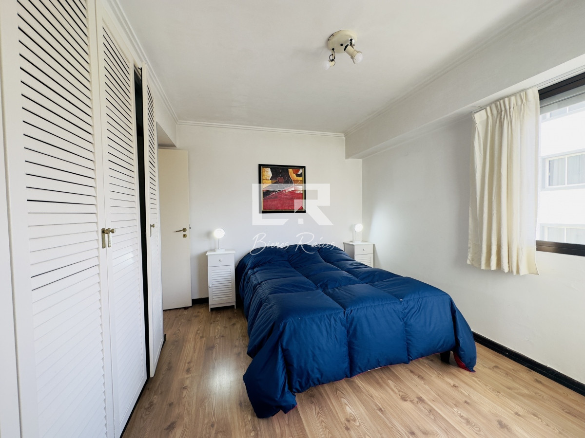 Apartamento ID.703 - Apartamento en venta, 3 dormitorios, vista al mar, primera linea, playa mansa.