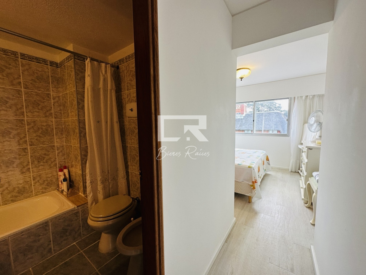 Apartamento ID.221 - Venta de apartamento de 4 dormitorios en Punta de Este