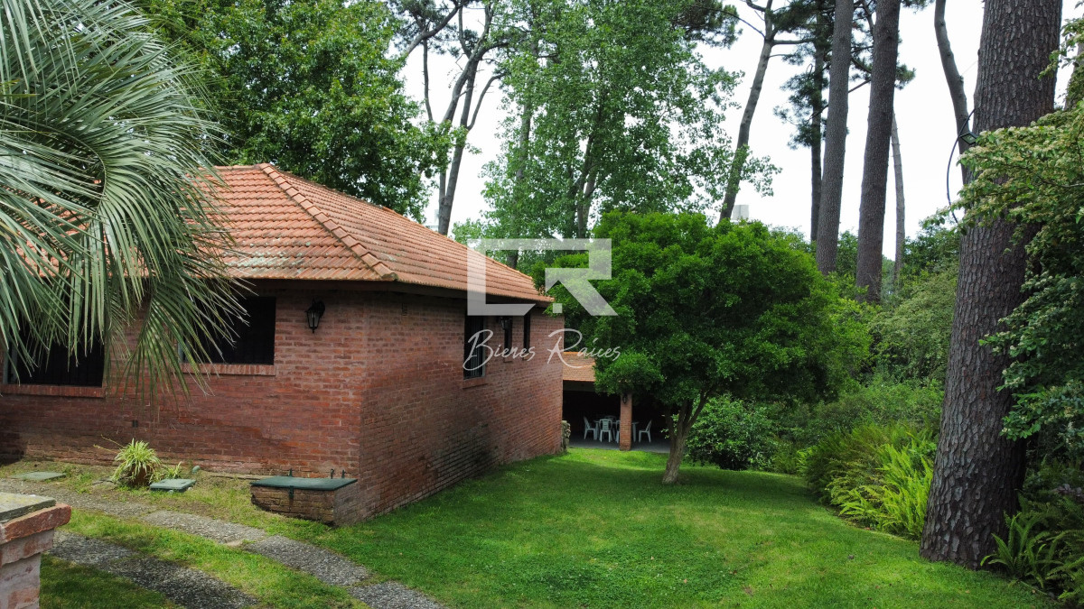Casa ID.469 - Alquiler y venta de casa de 3 dormitorios en Punta del Este