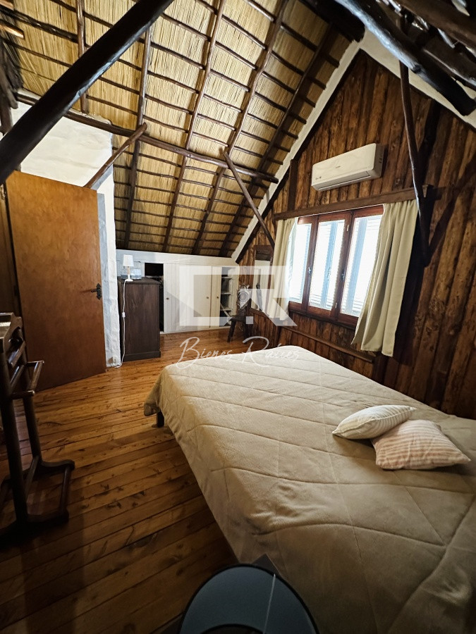 Casa ID.472 - Alquiler de casa de 3 dormitorios y dependencia de servicio en Punta del Este