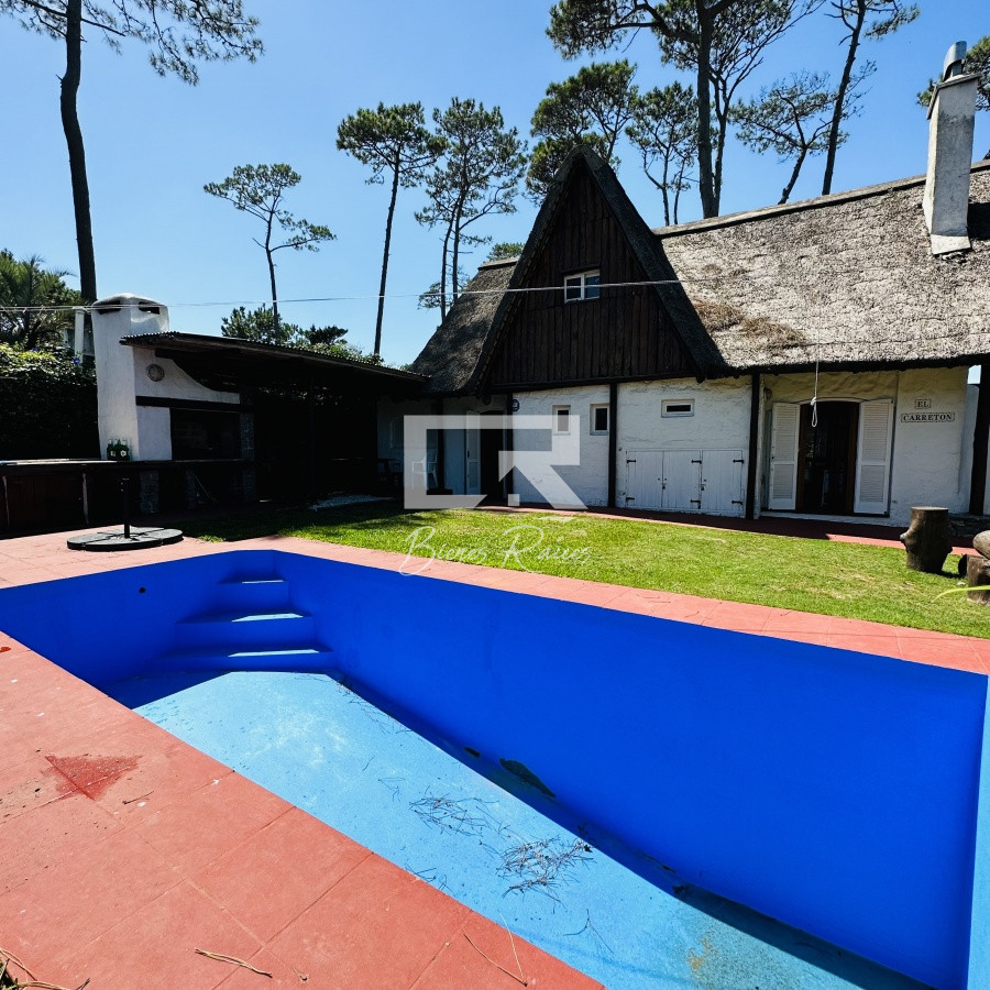 Casa ID.472 - Alquiler de casa de 3 dormitorios y dependencia de servicio en Punta del Este