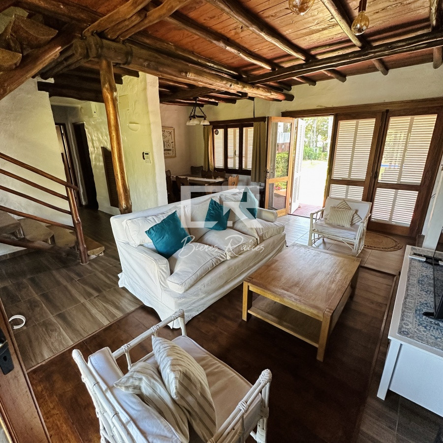 Casa ID.472 - Alquiler de casa de 3 dormitorios y dependencia de servicio en Punta del Este
