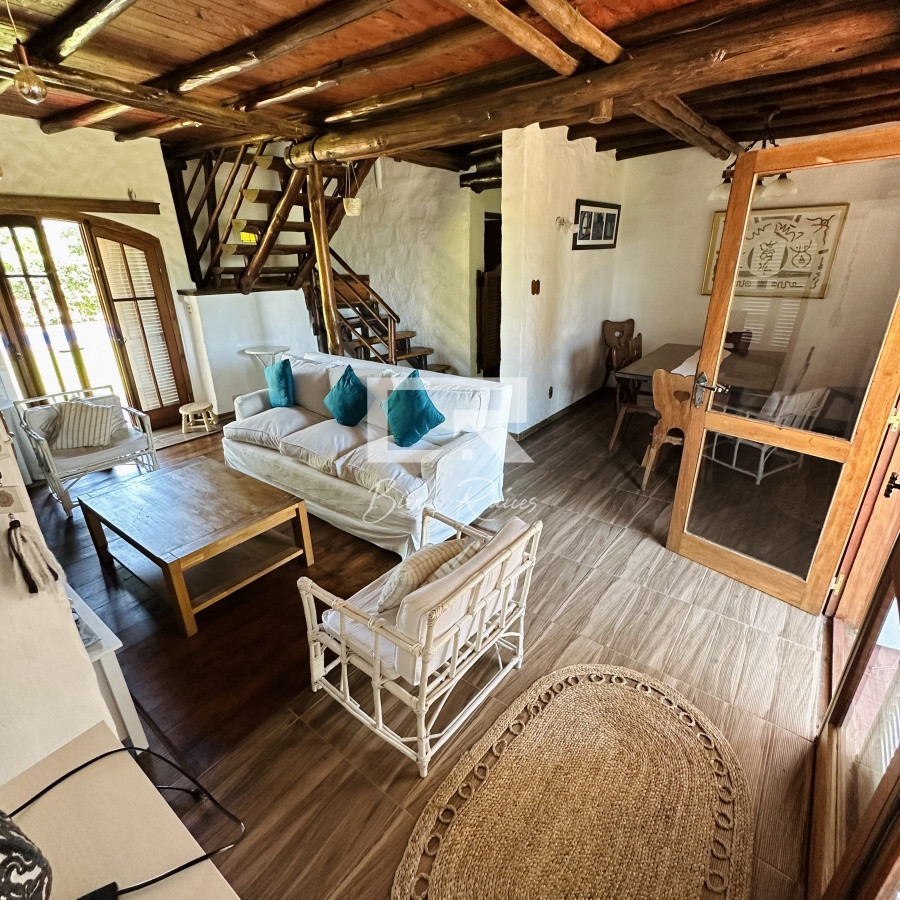 Casa ID.472 - Alquiler de casa de 3 dormitorios y dependencia de servicio en Punta del Este