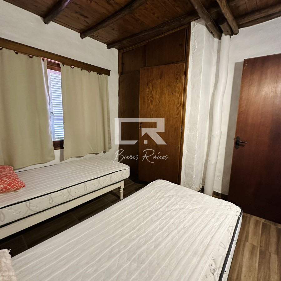 Casa ID.472 - Alquiler de casa de 3 dormitorios y dependencia de servicio en Punta del Este