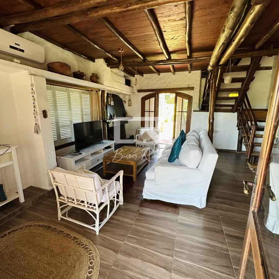Casa ID.472 - Alquiler de casa de 3 dormitorios y dependencia de servicio en Punta del Este