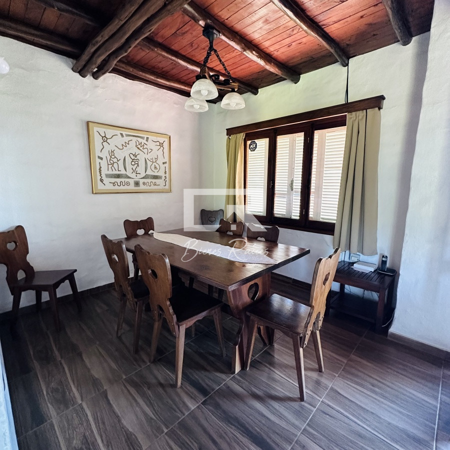Casa ID.472 - Alquiler de casa de 3 dormitorios y dependencia de servicio en Punta del Este