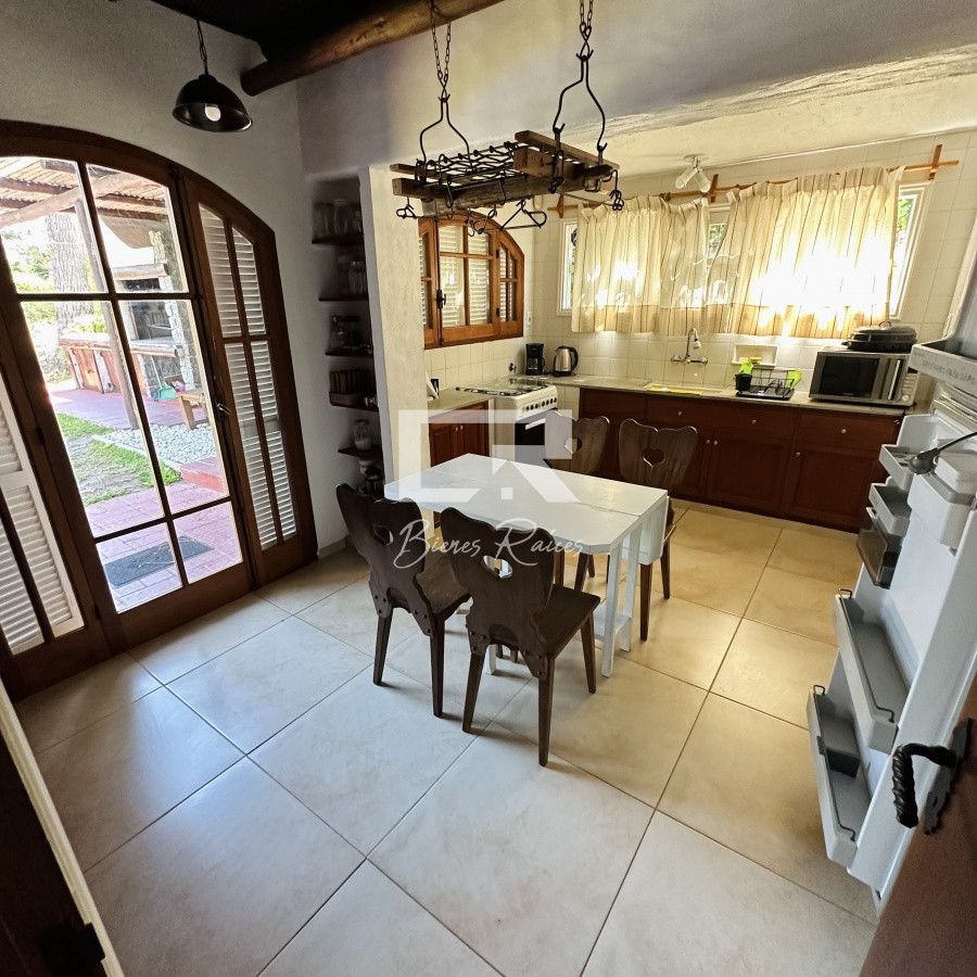 Casa ID.472 - Alquiler de casa de 3 dormitorios y dependencia de servicio en Punta del Este