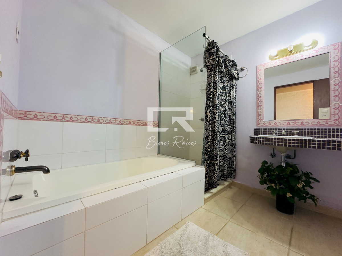 Casa ID.469 - Alquiler y venta de casa de 3 dormitorios en Punta del Este
