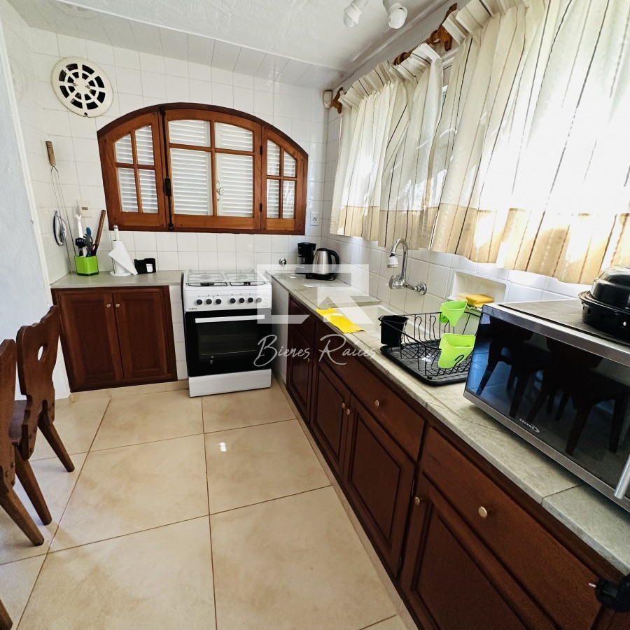 Casa ID.472 - Alquiler de casa de 3 dormitorios y dependencia de servicio en Punta del Este