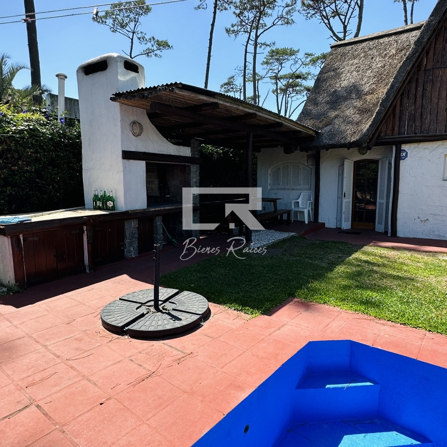 Casa ID.472 - Alquiler de casa de 3 dormitorios y dependencia de servicio en Punta del Este