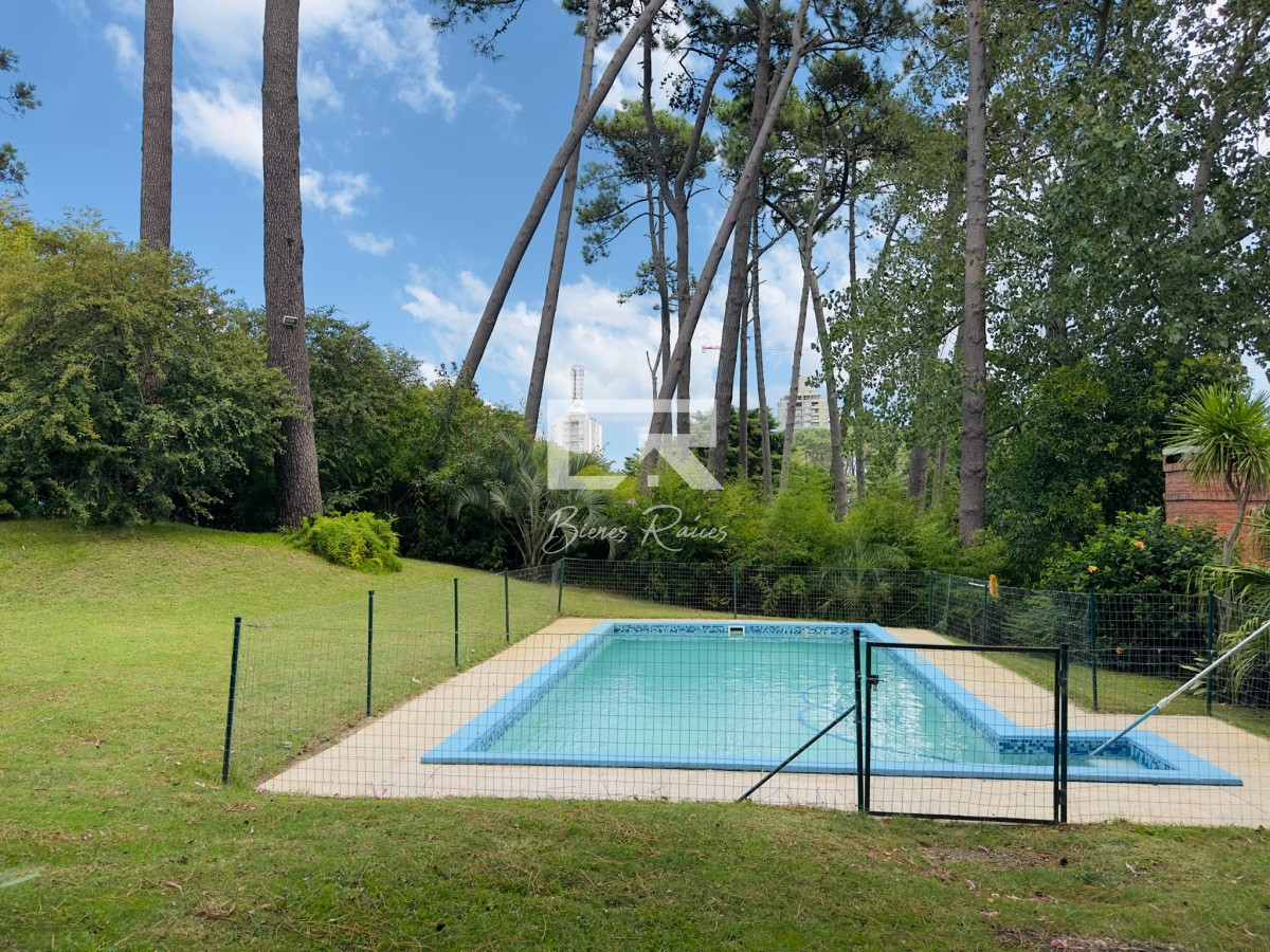 Casa ID.469 - Alquiler y venta de casa de 3 dormitorios en Punta del Este