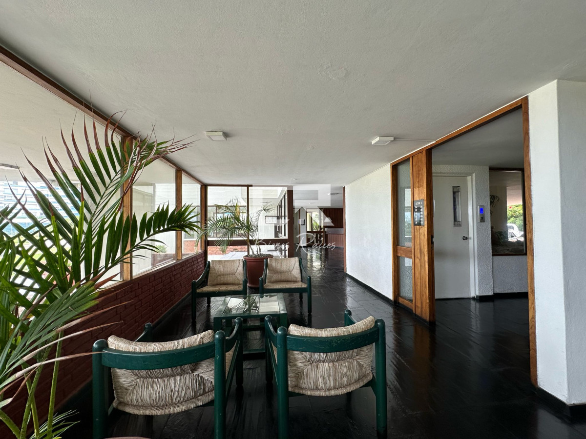 Apartamento ID.609 - Apartamento en venta, 2 dormitorios, primera linea de la brava.