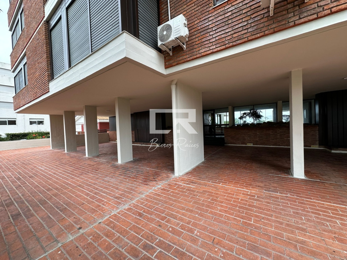 Apartamento ID.609 - Apartamento en venta, 2 dormitorios, primera linea de la brava.