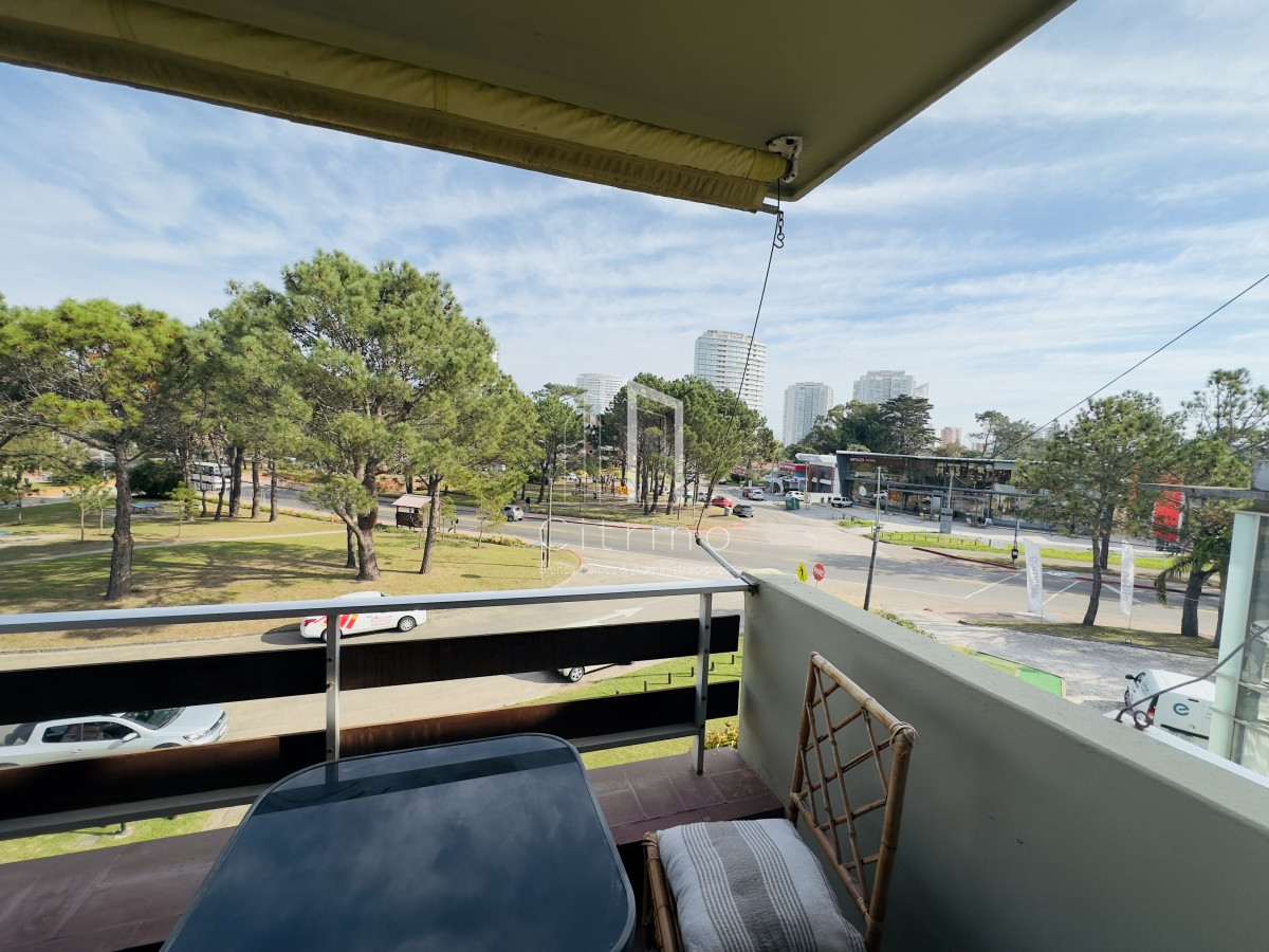 Apartamento ID.1451 - Alquiler de Apartamento, 2 dormitorios, Punta del este.