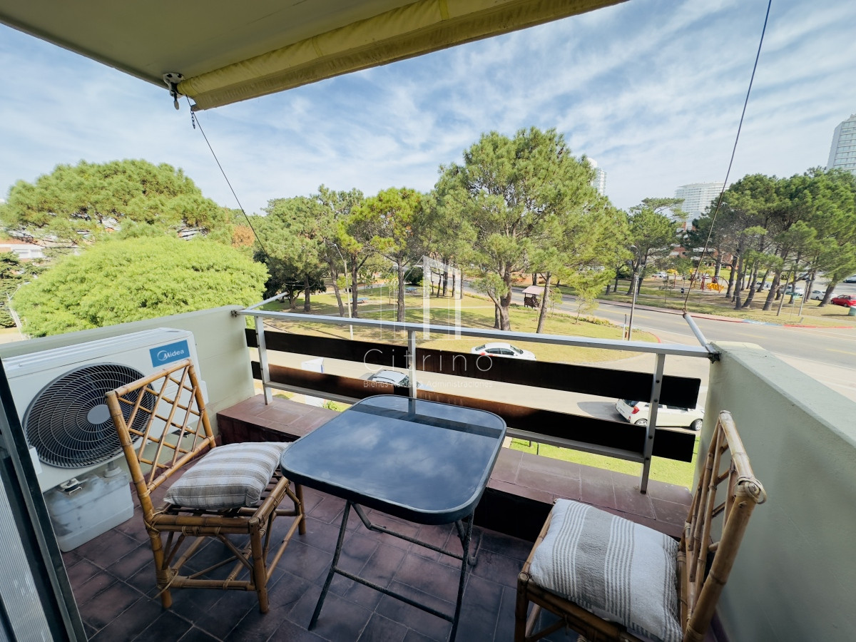 Apartamento ID.1451 - Alquiler de Apartamento, 2 dormitorios, Punta del este.