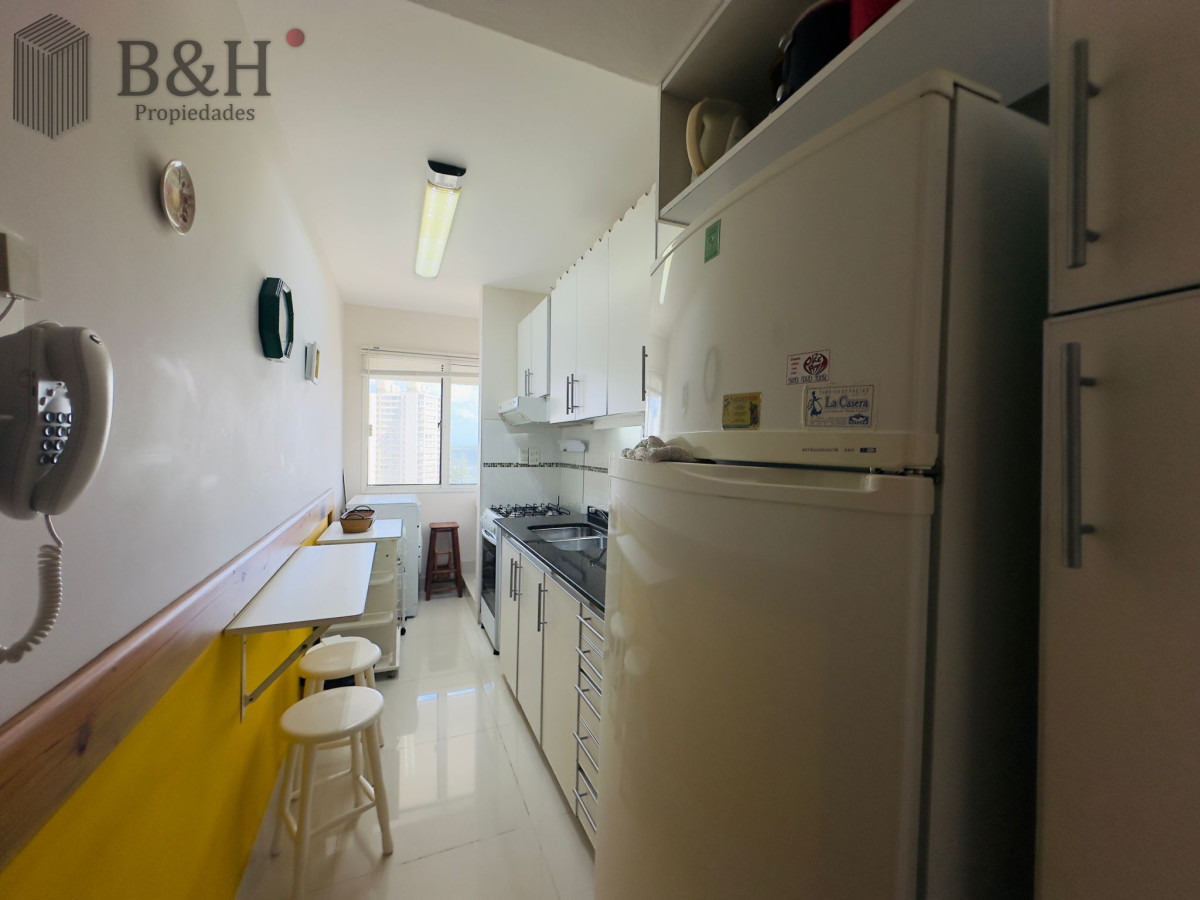 Apartamento ID.6377 - Alquiler y venta de apartamento de 2 dormitorios en Punta del Este.